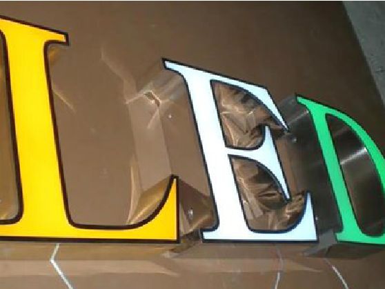 金沙介绍LED招牌的基础知识。